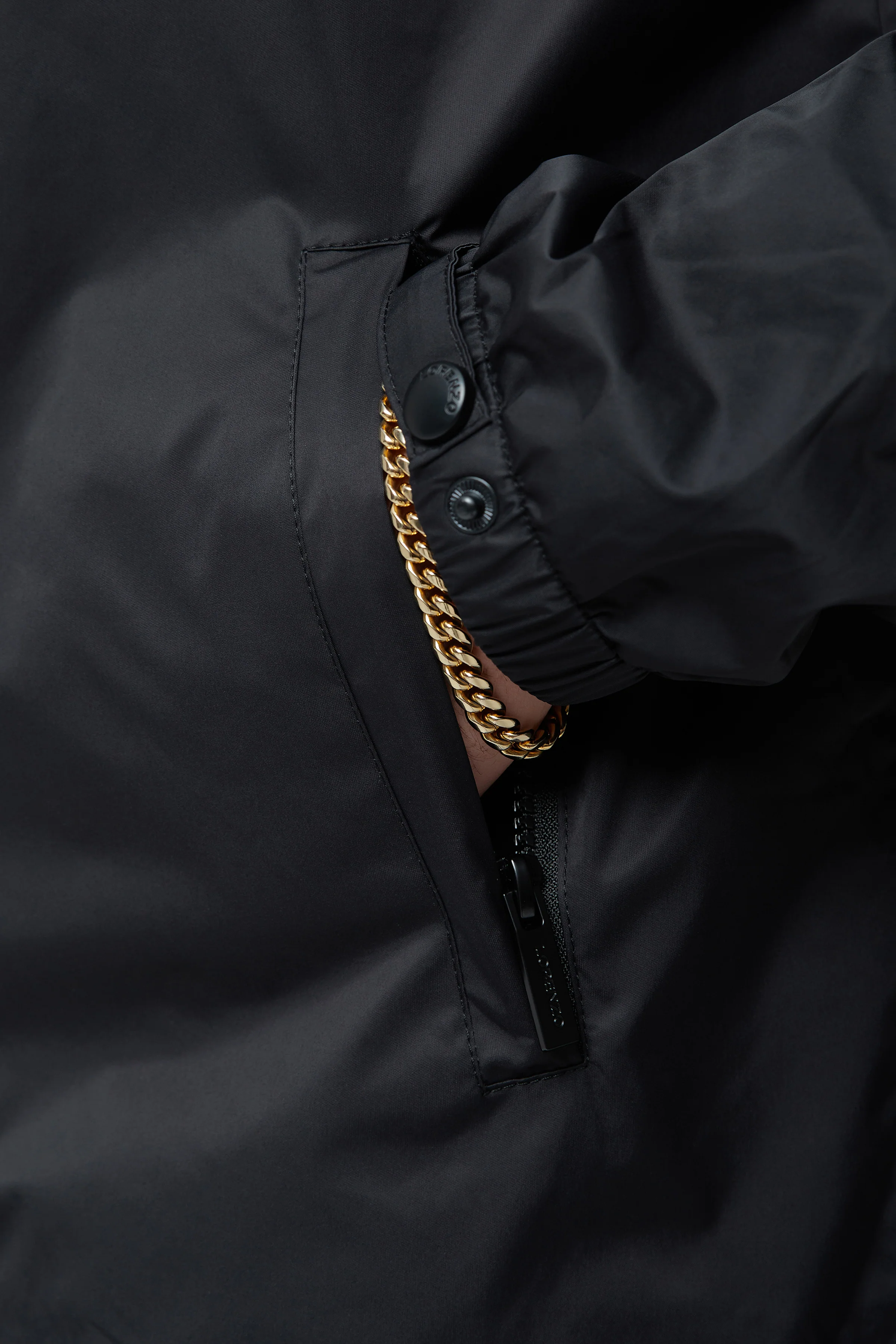 Davos World 2.0 Windbreaker - Black - Image 6